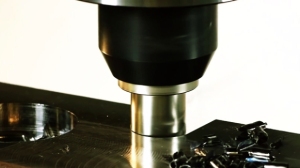 平衡刀具和刀柄是提高加工质量的保证