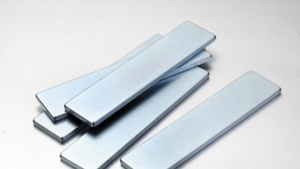 巧用强磁铁辅助装夹应对薄板铣削加工