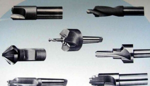 车槽时产生振动是因为哪些原因造成