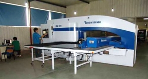 龙门铣横梁丝杠防变形装置构造