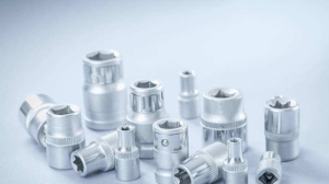 数控铣削刀具半径如何进行补偿